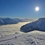 Family In Aletsch Alps شقة