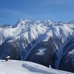 Family In Aletsch Alps بلوالد